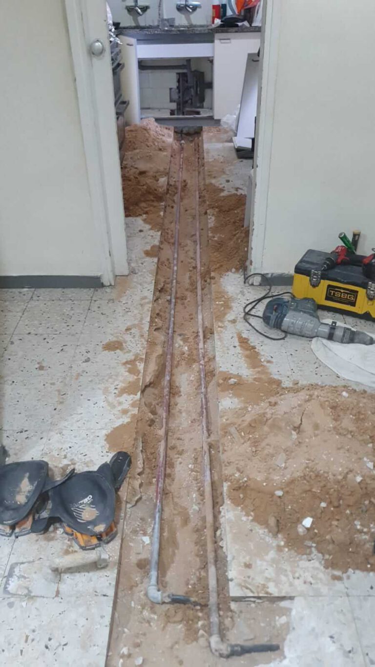 תיקון פיצוץ בצנרת בתל אביב (1)